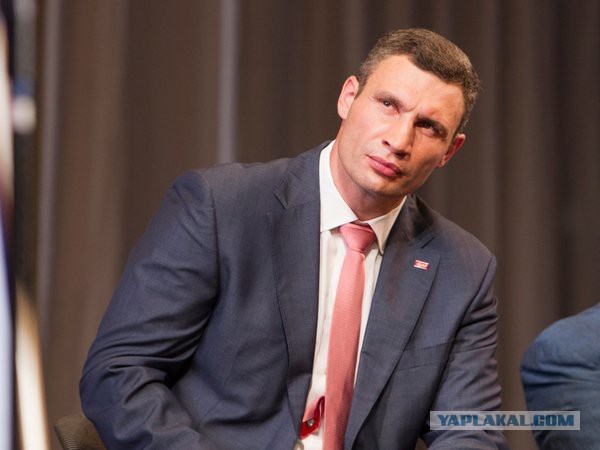 Мэр Кличко убежал от студентов в Давосе
