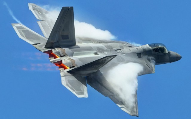 Прогулка вокруг F-22 Raptor