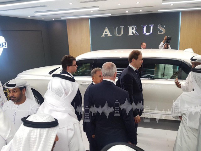 Мантуров привёз на выставку в ОАЭ "шейхмобиль" - белую модификацию Ауруса