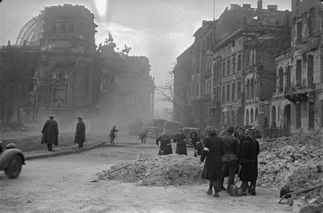 Повседневная жизнь Берлина при нацистах