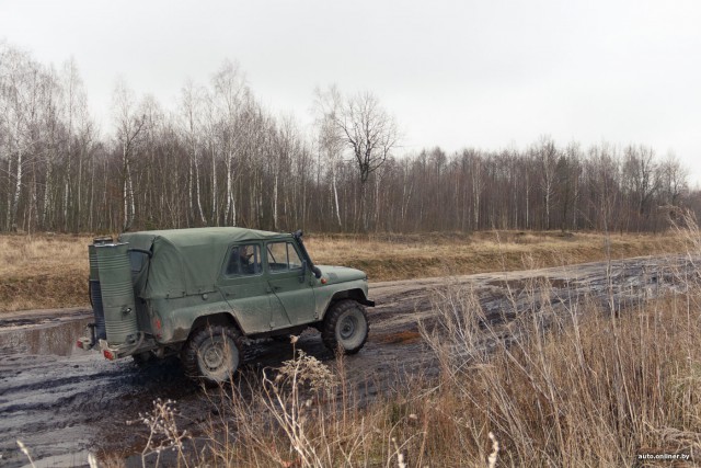 Расход — 20 кг поленьев на сотню километров. Белорус собрал УАЗ, работающий на дровах