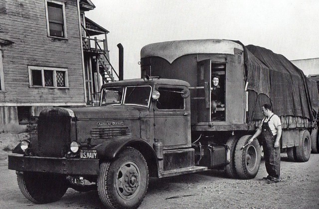 Спальники на первых грузовиках.