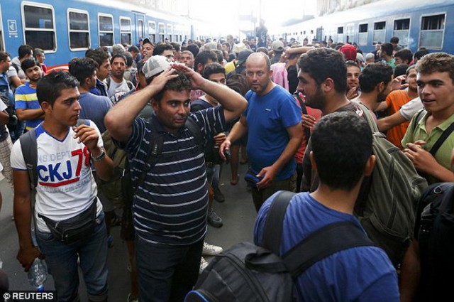Вокзал в Будапеште закрыли из-за наплыва мигрантов