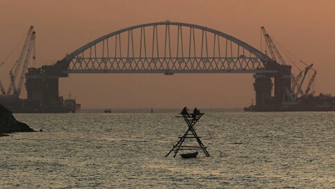 Установка автодорожной арки моста в Крым может начаться в среду