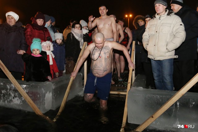 Взрыв эмоций: снимки с крещенских купаний в Челябинске