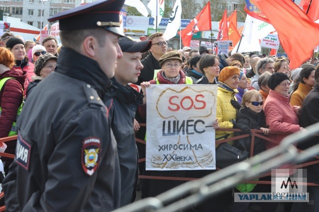 Около 4 тысяч человек протестовали в Архангельске против московского мусора