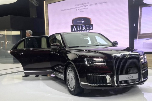 Премьера российских "люксовых" автомобилей Aurus состоялась на автосалоне