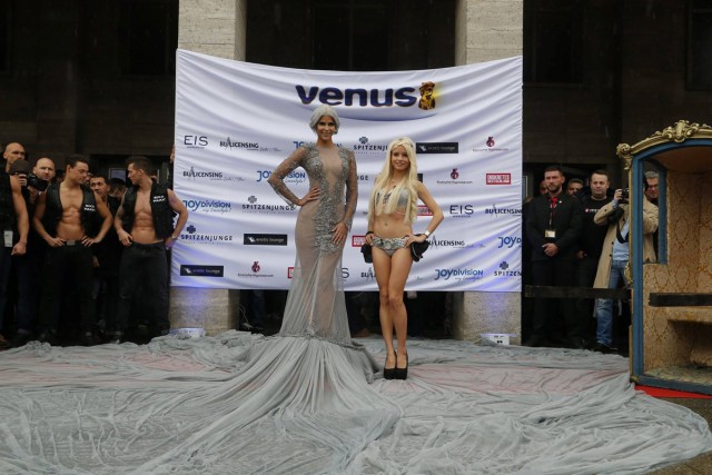 Крупнейшая ярмарка эротики Venus-2015