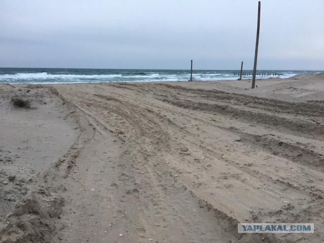 Воровство песка с пляжей в Крыму, возле Евпатории