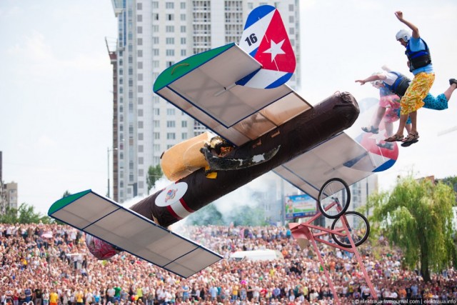 "Кузькина мать" и Red Bull Flugtag 2010