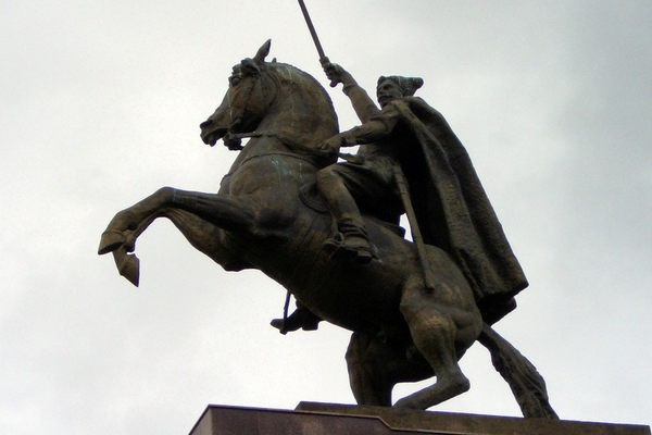 На Харьковщине снесли памятник Чапаеву