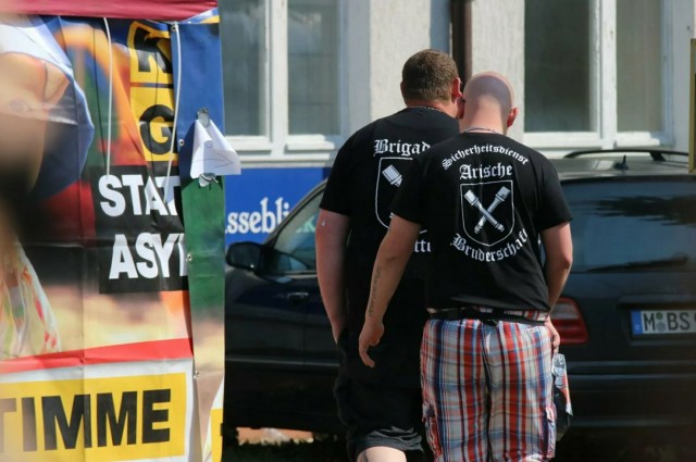 Немцы скупили большую часть запасов пива в городе, чтобы оно не досталось посетителям неонацистского фестиваля
