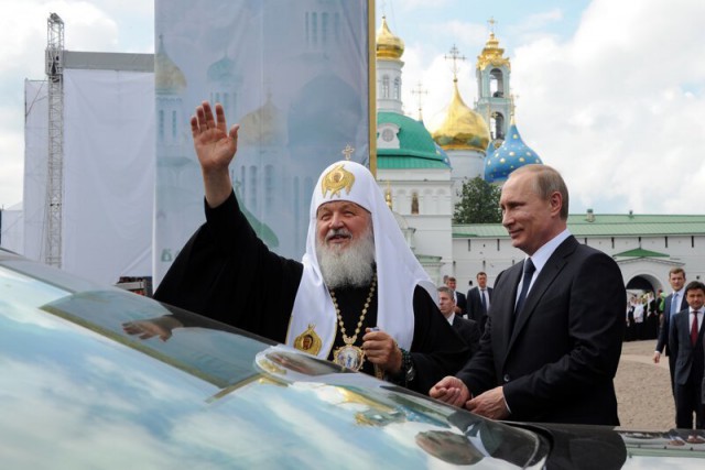 Патриарх Кирилл считает, что россиянам не стоит стремиться жить богато и благополучно.