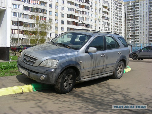 В Москве предложили запретить парковку во дворах