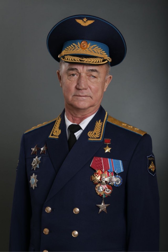 Умер генерал Валерий Востротин