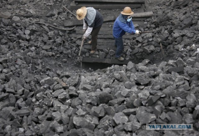 Китайский шахтер 17 лет жил в завале под землей