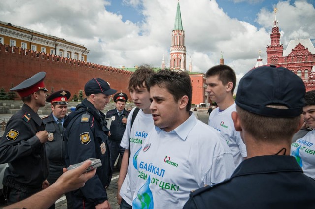 Образцовое задержание защитников Байкала