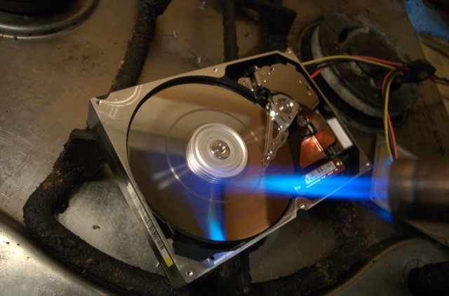 Аппаратное уничтожение данных на жёстком диске