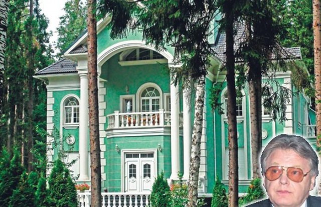 Горит дом Юрия Антонова в Переделкино