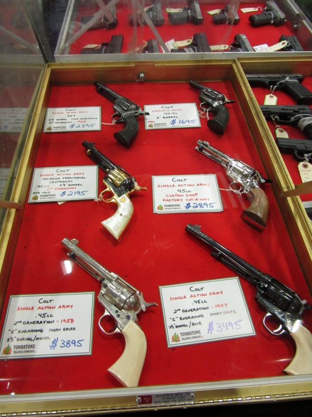 Выставка оружия в Plymouth, MA