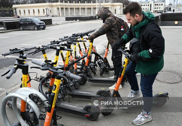 Всё - началось: В Москве официально открылся сезон проката электросамокатов и велосипедов