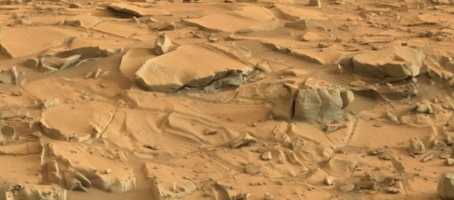 Марсоход Curiosity пробурил подножие горы