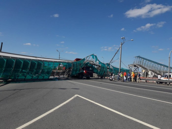 На Ярославке у Пушкино обрушился пешеходный мост