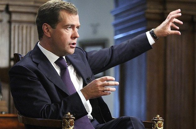 Медведев пожаловался на неэффективный труд россиян