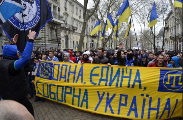Украинские националисты потребовали «москалей на ножи».