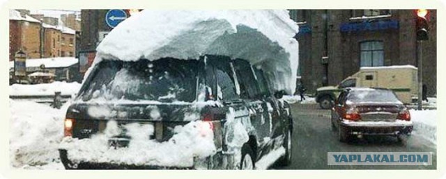 Почему надо чистить снег с крыши авто перед поездкой
