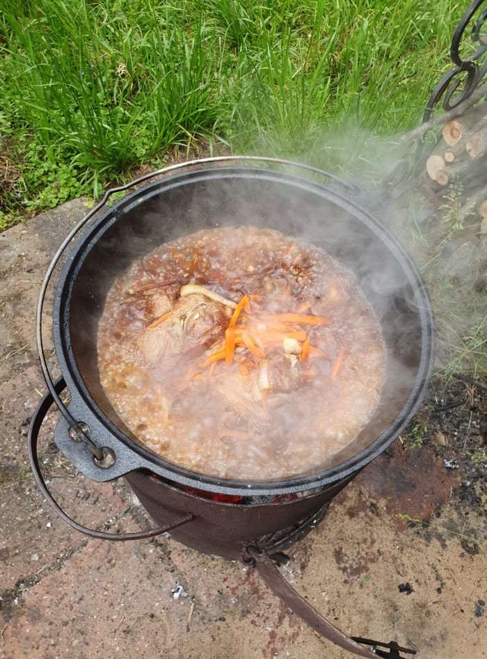 Рецепт плова на костре. Летний вариант с дымком)