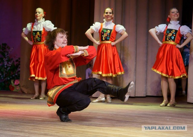 Лезгинка запрещена: Казаки и полиция скрутили танцора лезгинки в Геленджике