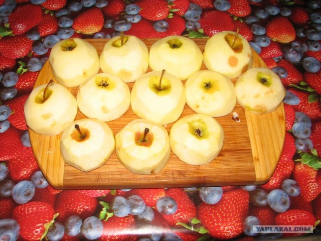 Яблочные ништяки со слоеным тестом и медом.