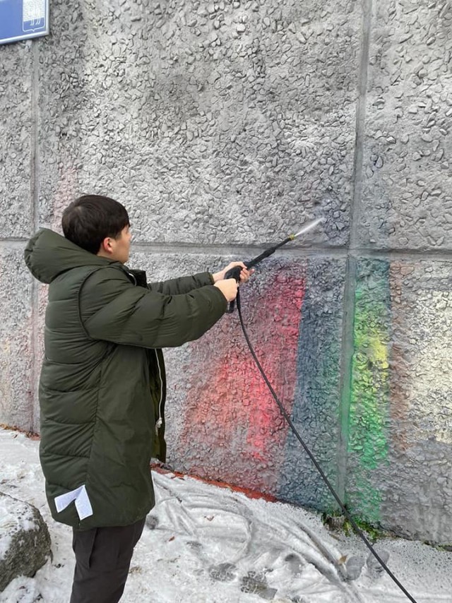В Челябинске художники частично восстановили закрашенное граффити