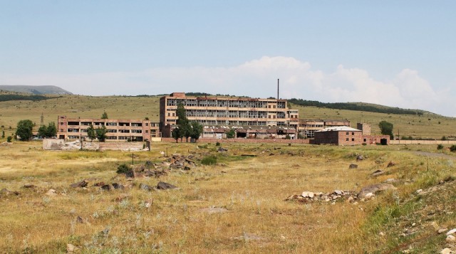 Заброшенный завод чистящих средств в горах Армении