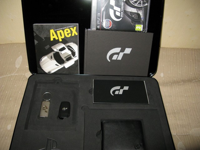 Продам Play Station 3 и GT5 Signature Edition