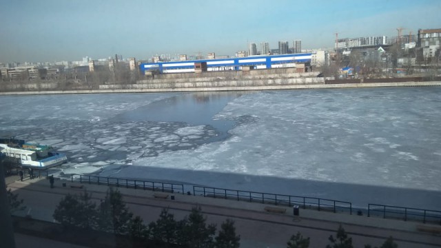 Сотрудница московского банка погибла, пытаясь срезать путь по льду Москвы-реки