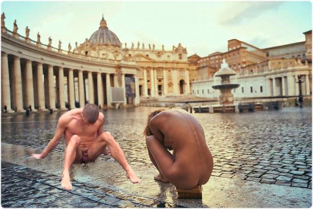 Бельгийскую модель Playboy задержали за оголение в центре Ватикана