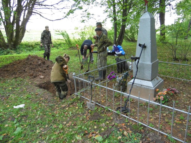 Найдено неучтенное захоронение 153 советских бойцов в поселковом парке