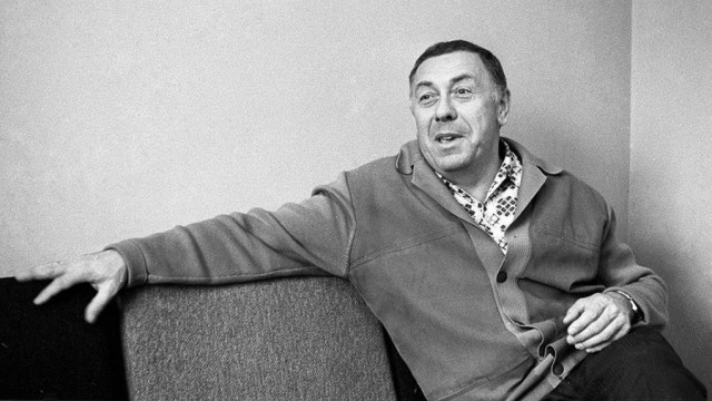Анатолий Папанов у себя дома. 1974 год