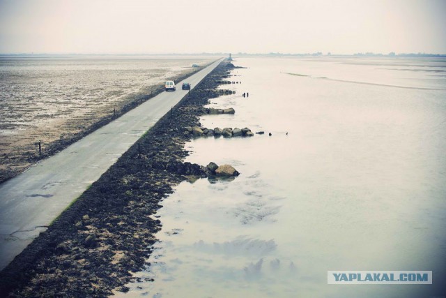 Дорога, дважды в сутки уходящая под воду