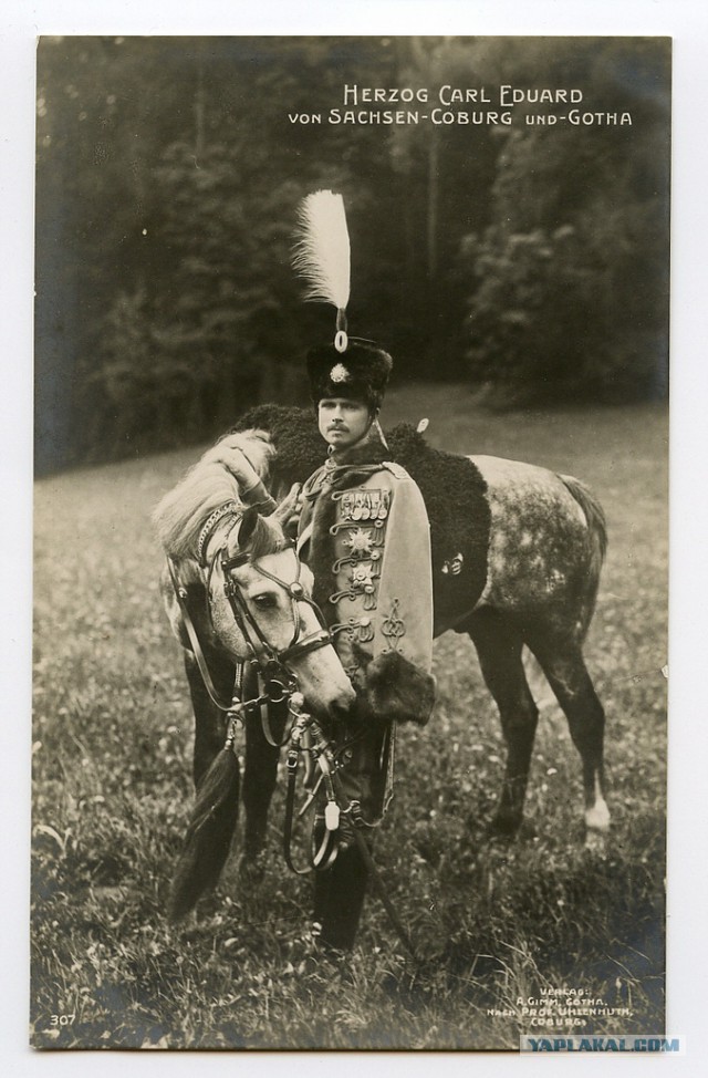 Уникальный альбом с фотографиями царской семьи.