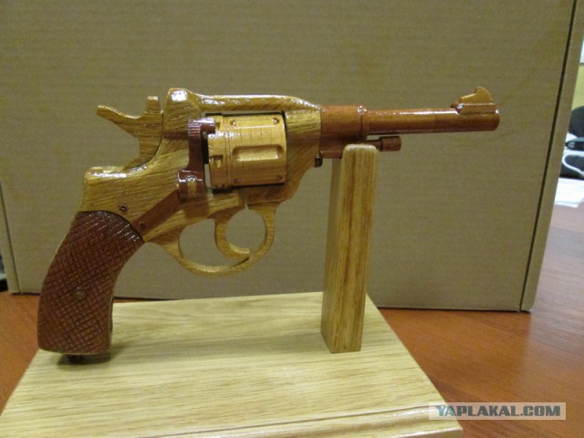 Сделал модель револьвера НАГАН из дерева