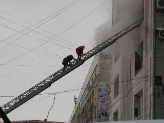 В Перми горит здание бизнес-центра