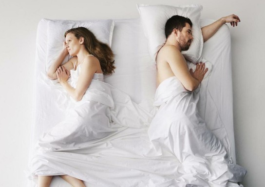 С женой надо спать в разных кроватях