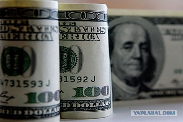 Доллар упал ниже 50 рублей впервые с 6 мая