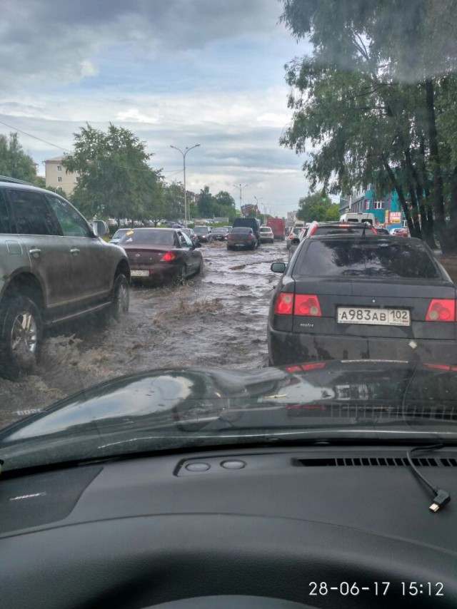 Последствия получасового ливня в Уфе