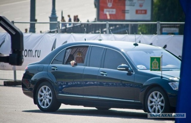 Патриарх Алексий и его автомобиль (фото)