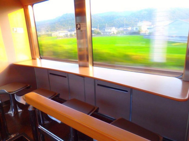 В 2019 году по Японии всё ещё колесит уникальный «спальный поезд» из 70-х. Вот как он выглядит