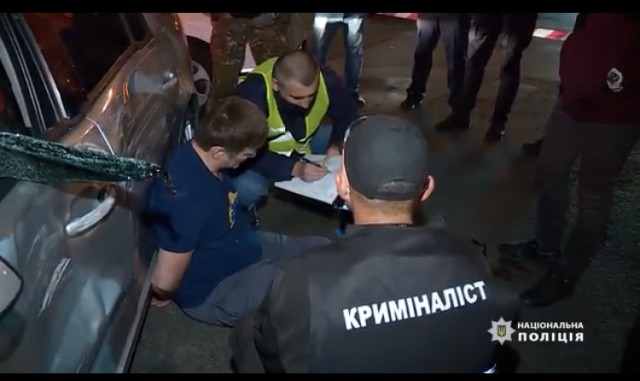 Погоня со стрельбой: В центре Киева полиция поймала грабителей, отнимавших деньги у валютчиков